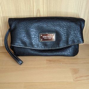 Convertible Nine West faux leather wristlet handbag